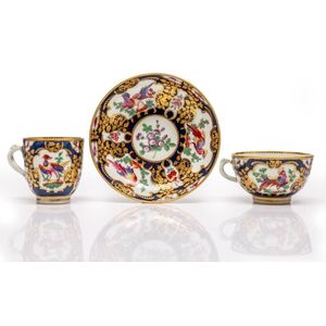 18th century Worcester tea and coffee cups and cans, and trios