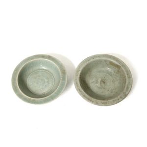 Two Song-style celadon small sauce dishes, both with twin fish…