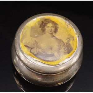 Edwardian sterling silver round trinket box marked Birmingham…