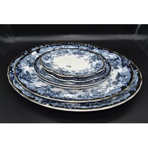 Victorian Chatsworth blue and white graduated set of serving…