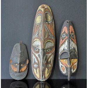 New Guinea tribal artefacts masks - price guide and values - page 4