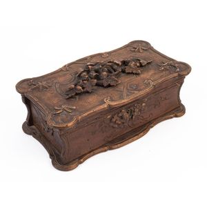 Black forest carved timber jewellery box. 19th century, 11 cm…