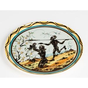Guy Boyd, Pottery plate with handpainted aboriginal scene. 24 cm