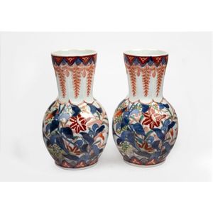 A pair of antique Japanese Imari porcelain vases with hanging&hellip;