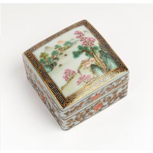 A small underglaze blue and gilded square covered box decorated…