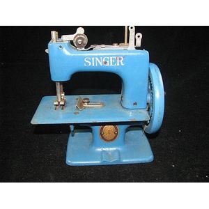 Vintage Kids Singer Sewing Machine
