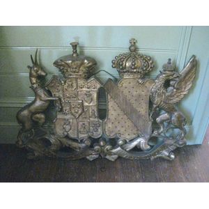 A carved gilt-wood coat of arms, English, 18th/19th century,…