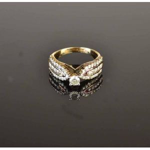 14ct Gold Ring with Central & Shoulder Diamonds - Rings - Jewellery