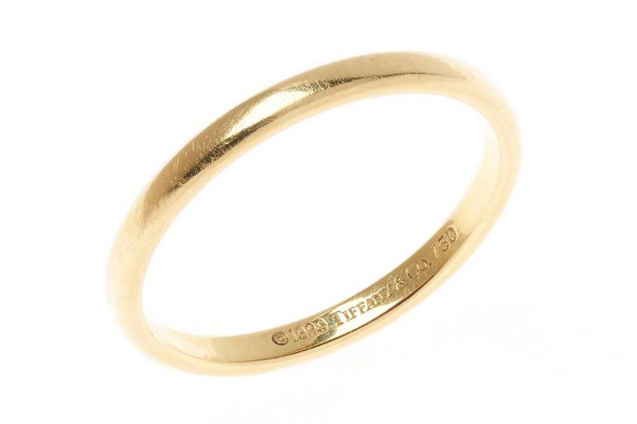 Tiffany & Co 18ct gold wedding band; 2 mm wide plain rounded… - Rings ...