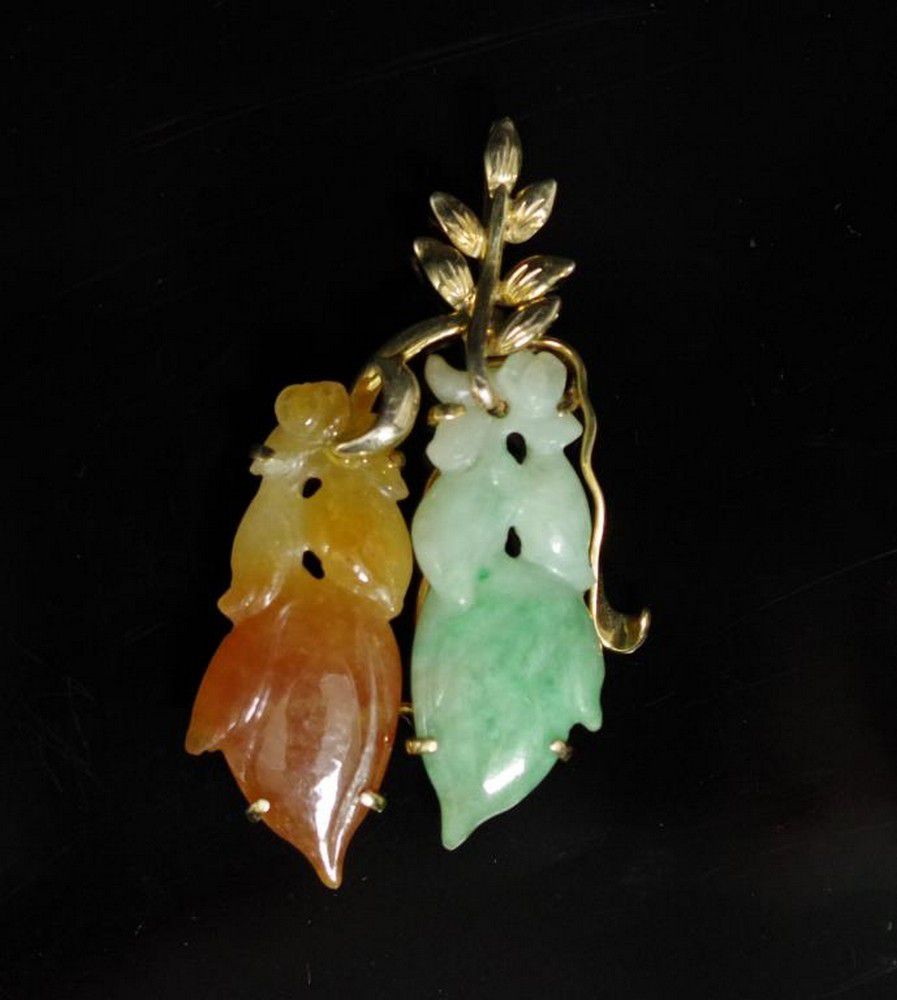 Vintage Jade and Gold Pendant from Hong Kong (1960s/70s) Pendants