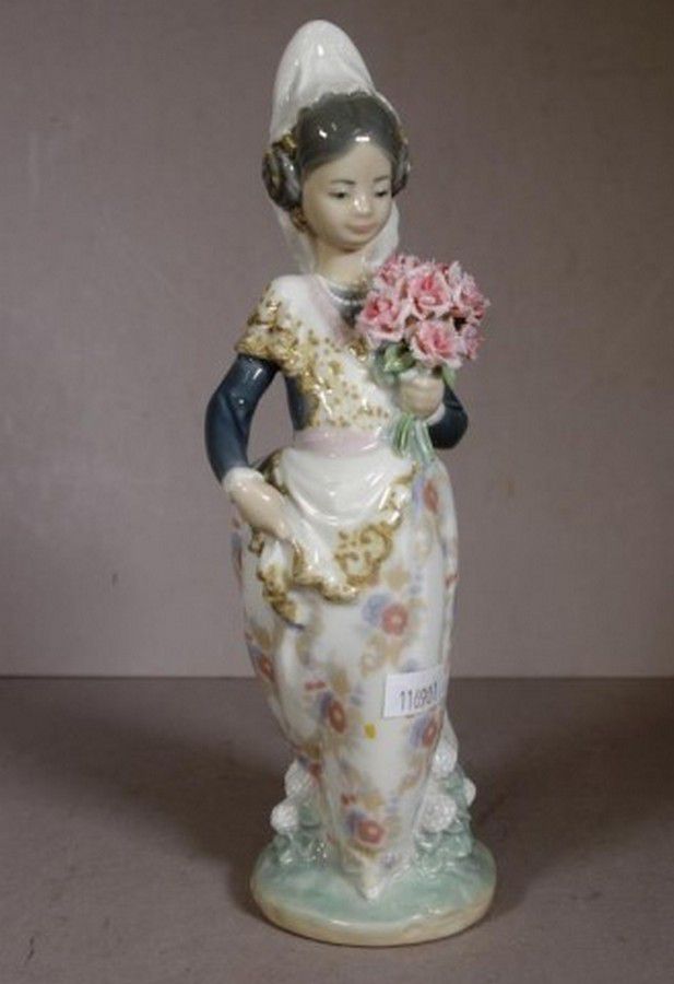 Valencian Girl with Flowers - Lladro and Nao - Ceramics