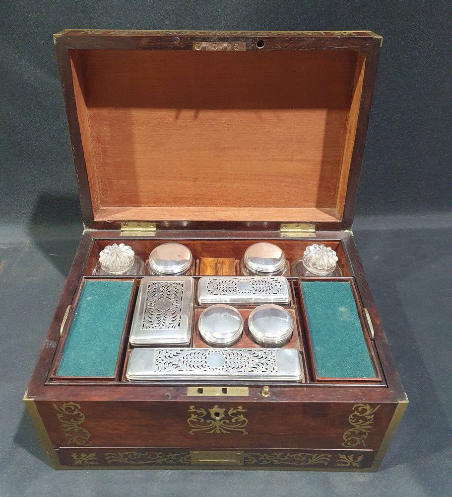 Regency Travelling Case With Fitted Interior Dressing Accessories 