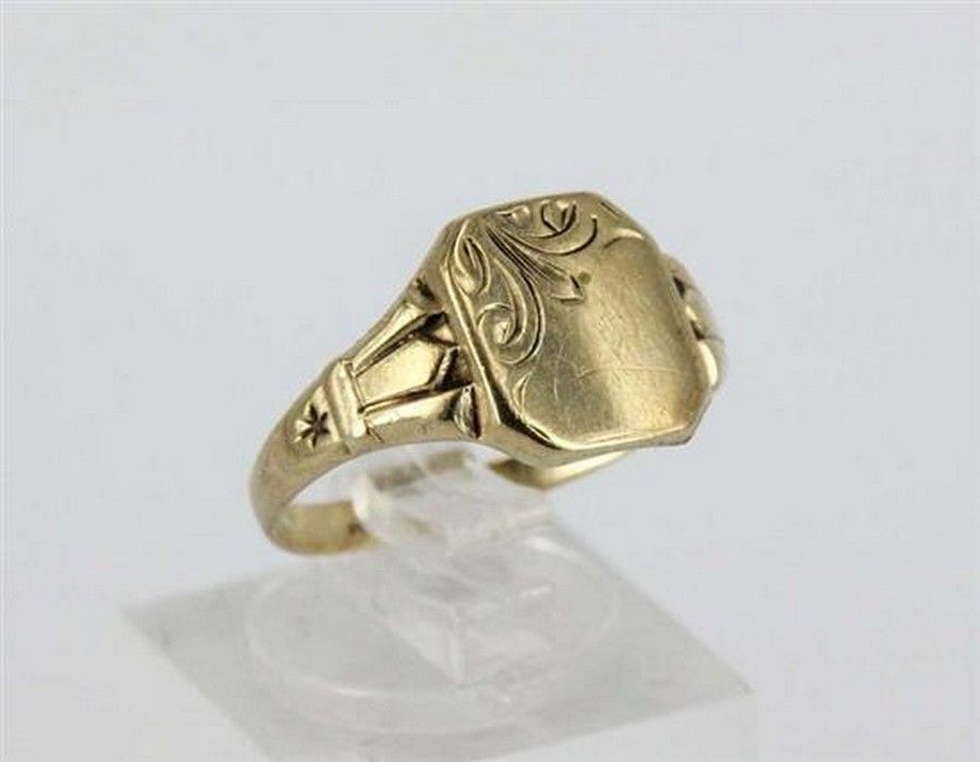 9ct Gold Signet Ring with Scrolled Decoration - Rings - Jewellery