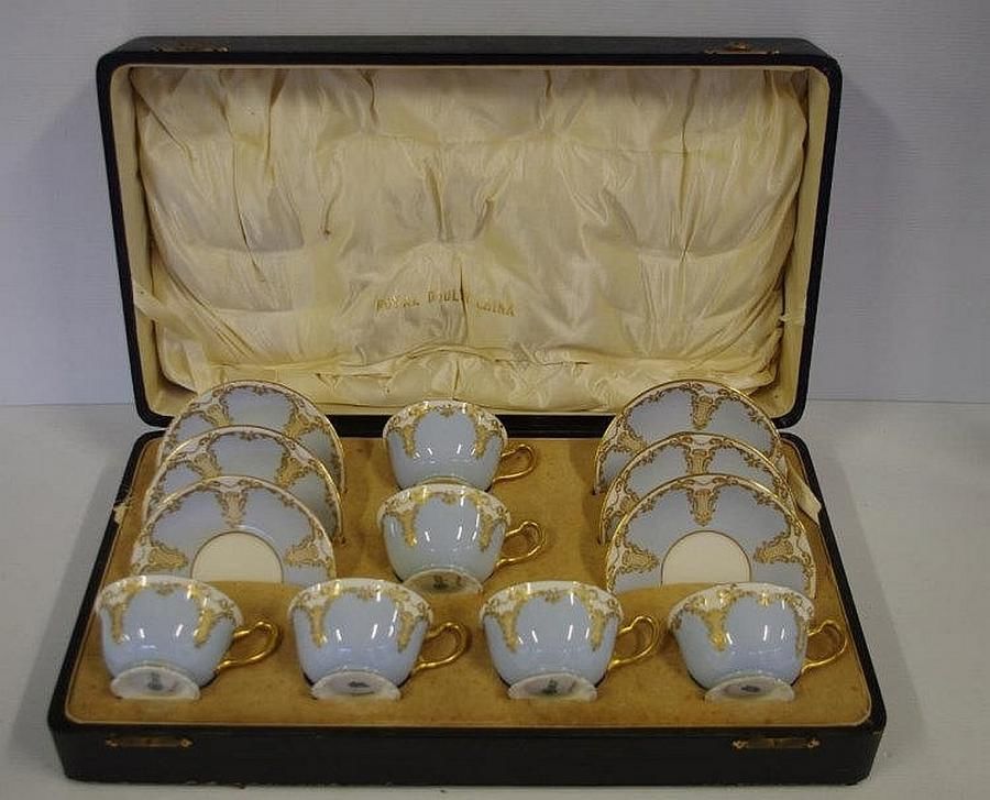 Vintage Royal Doulton tea set in its original fitted case - Royal Doulton -  Ceramics