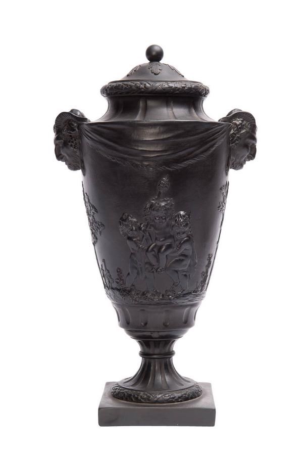 19th Century Wedgwood Black Basalt Vase with Cover - Wedgwood - Ceramics