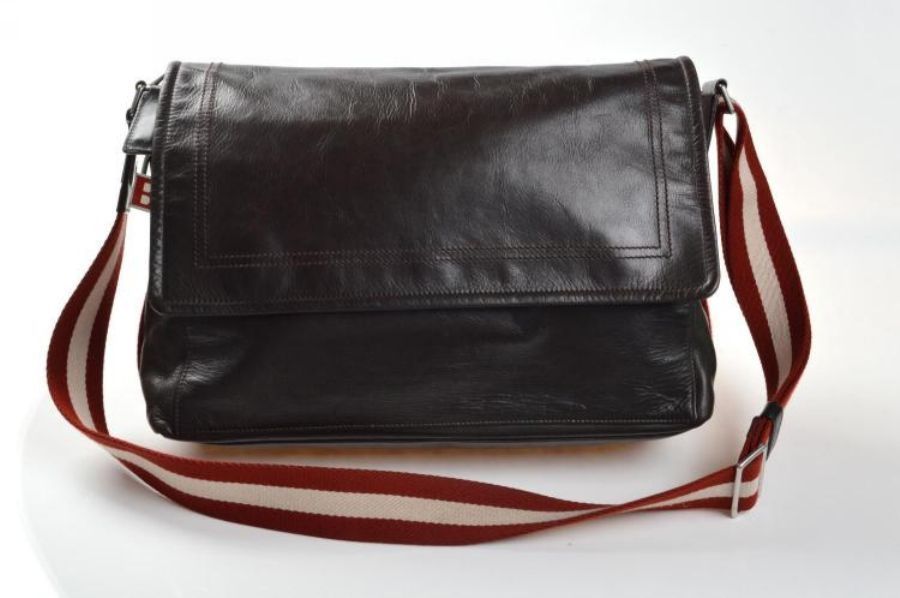 Bally Triar MM Messenger Bag in Brown Leather - Handbags & Purses ...