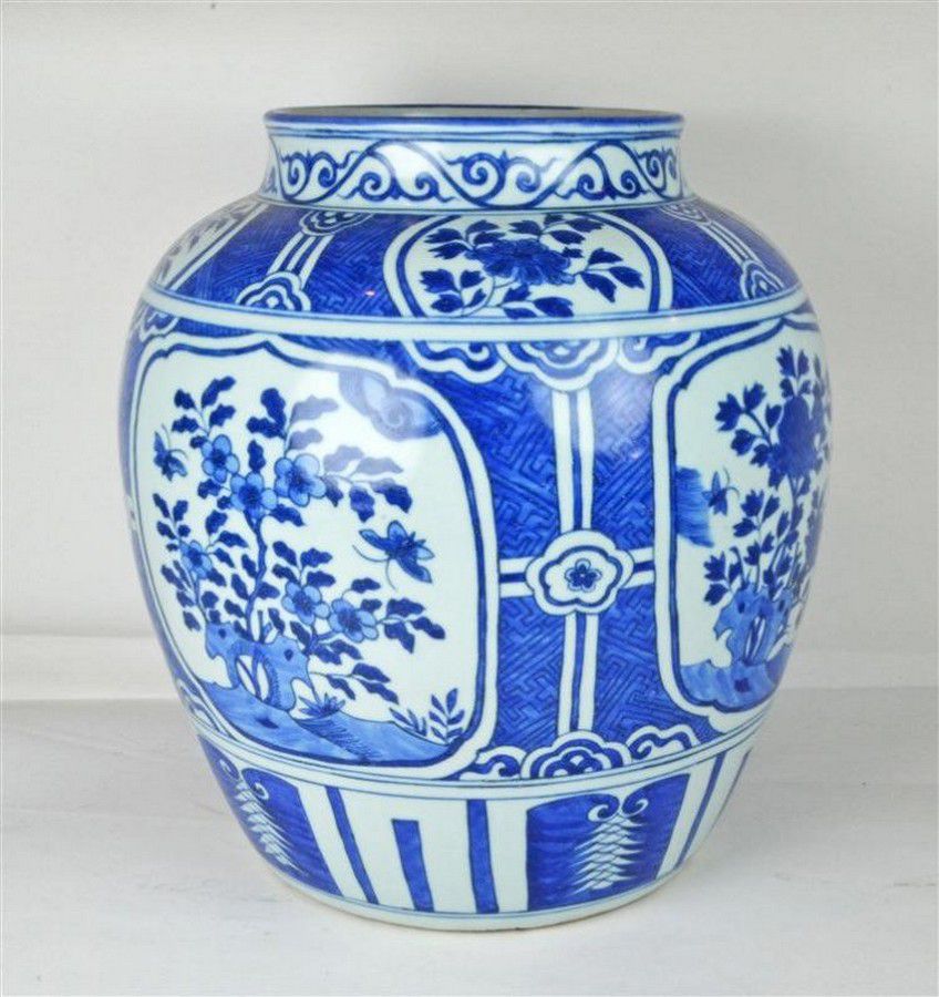 A Chinese large blue and white porcelain jar in the WanLi style ...
