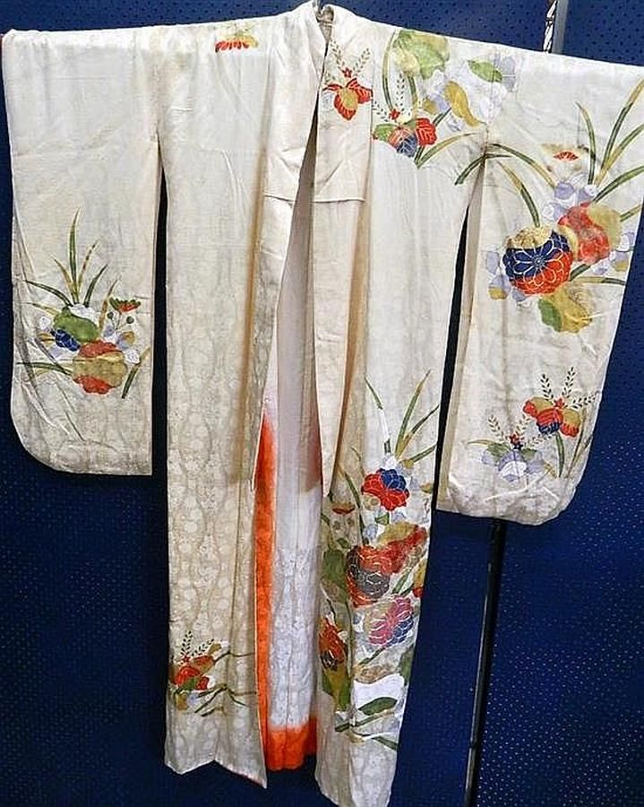 Golden Chrysanthemum Kimono - Textiles & Costume - Oriental