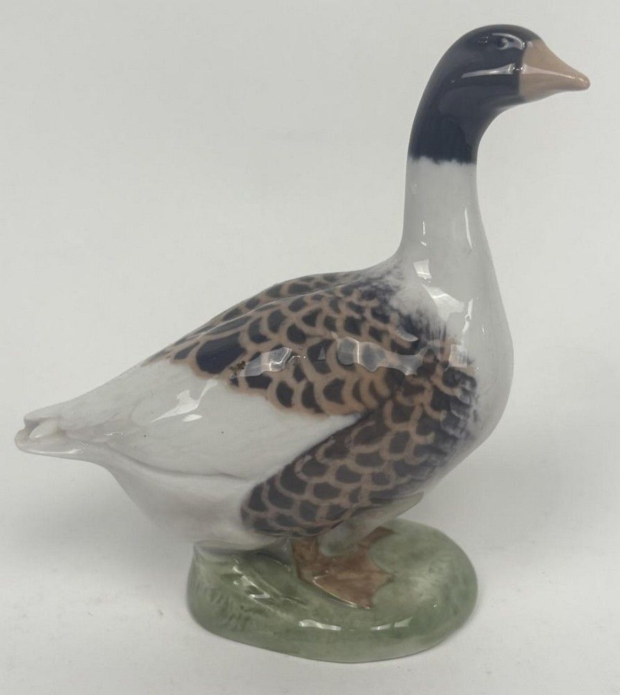royal-copenhagen-denmark-porcelain-goose-figure-no-1088-13cm-height
