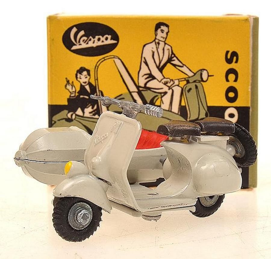 hungersnød Assassin Annoncør Grey Vespa Scooter with Red Sidecar Seat - Motor Vehicles - Toys & Models