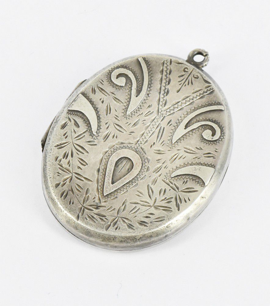 Victorian Sterling Silver Oval Locket with Foliate Pattern - Pendants ...