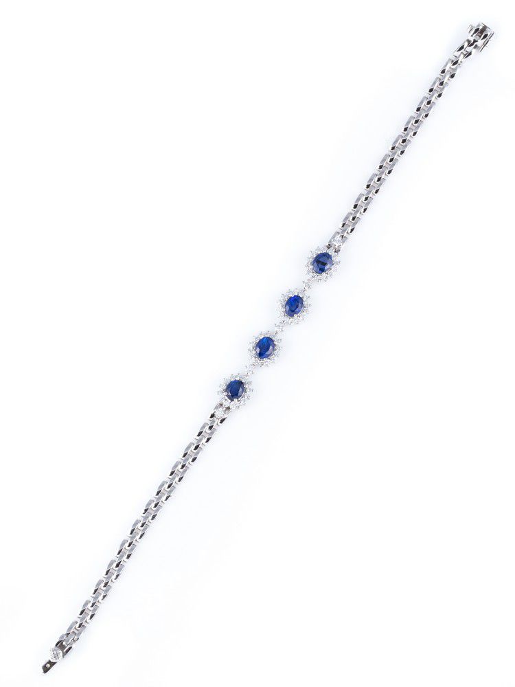 An 18ct white gold sapphire and diamond bracelet, featuring 4 ...