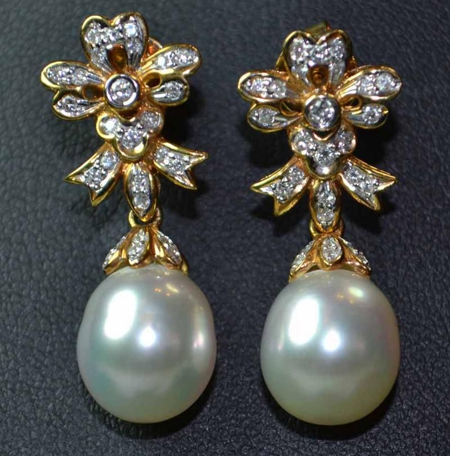 Stylish Bow Pearl Earrings with Diamond Accents - Earrings - Jewellery