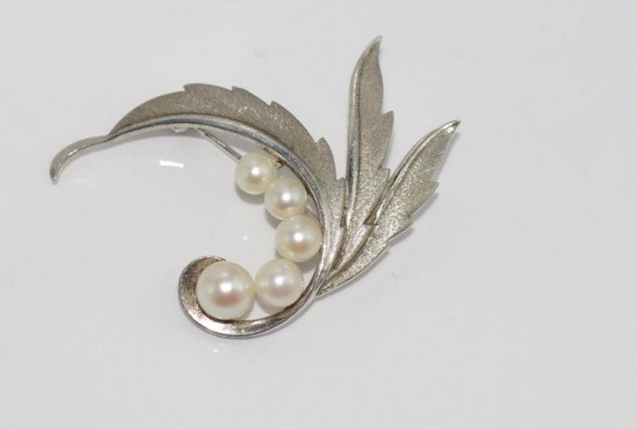 Mikimoto Silver & Pearl Brooch - Elegant Accessory - Brooches - Jewellery