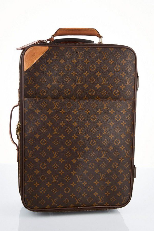 Louis Vuitton Rolling Travel Case in Monogram Canvas - Luggage ...