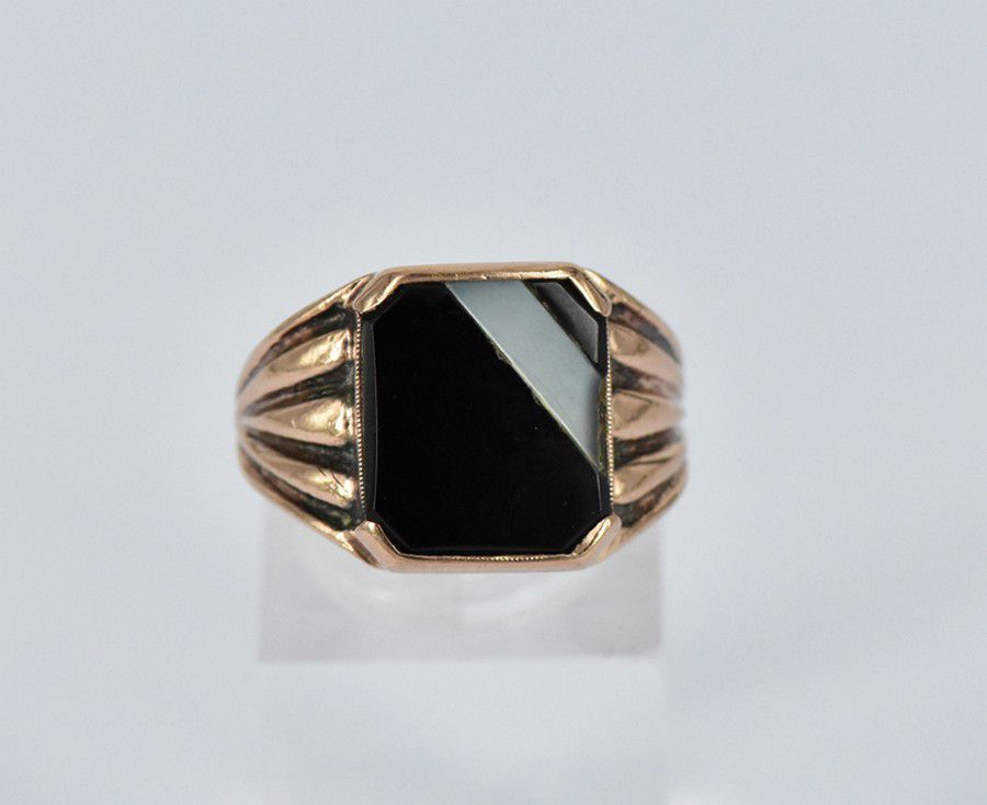 Onyx and Mother-of-Pearl Signet Ring in Rose Gold - Rings - Jewellery