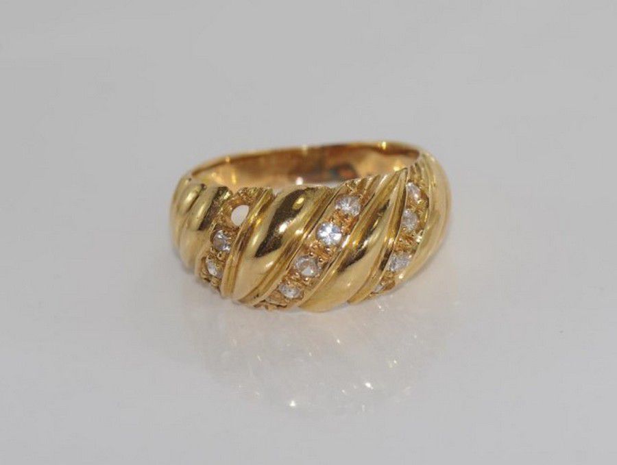 18ct Gold Diamond Dress Ring - Missing Stone - Rings - Jewellery