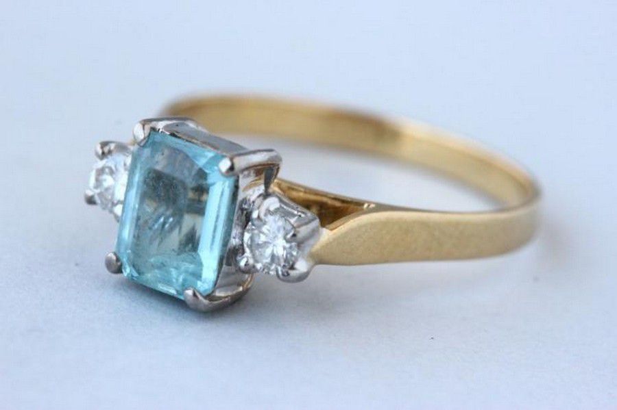 18ct Gold Topaz & Diamond Ring with Rectangular Stone - Rings - Jewellery