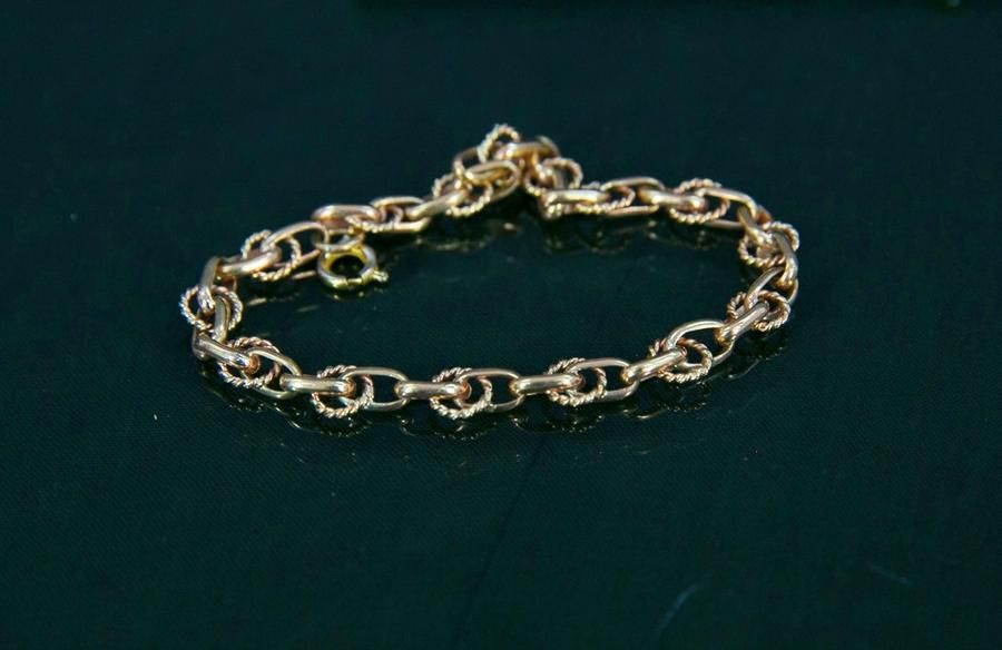 Yellow gold chain link bracelet. Replacement clasp. Wt. 8.7g ...