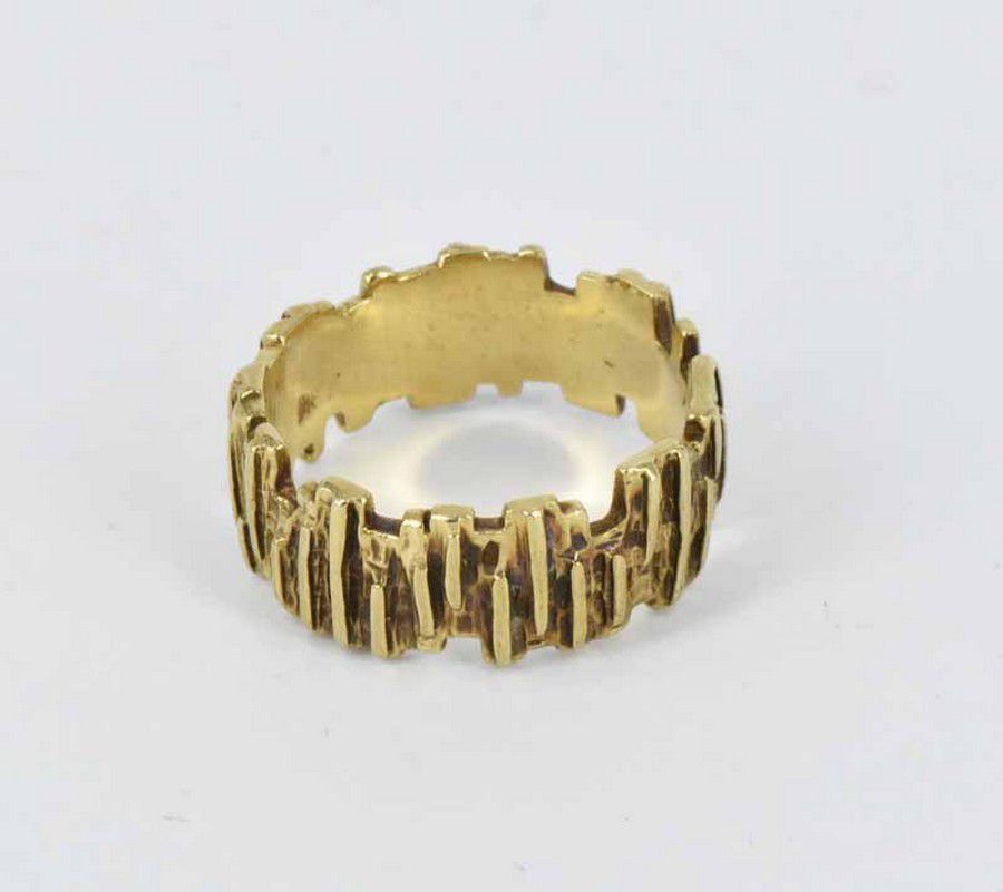 Bark Design Gent's Ring in 9ct Yellow Gold - Rings - Jewellery