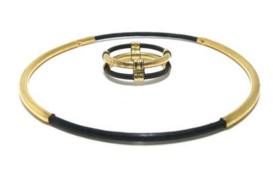 An 18ct yellow gold elephant hair bangle & ring, fine black… - Rings -  Jewellery