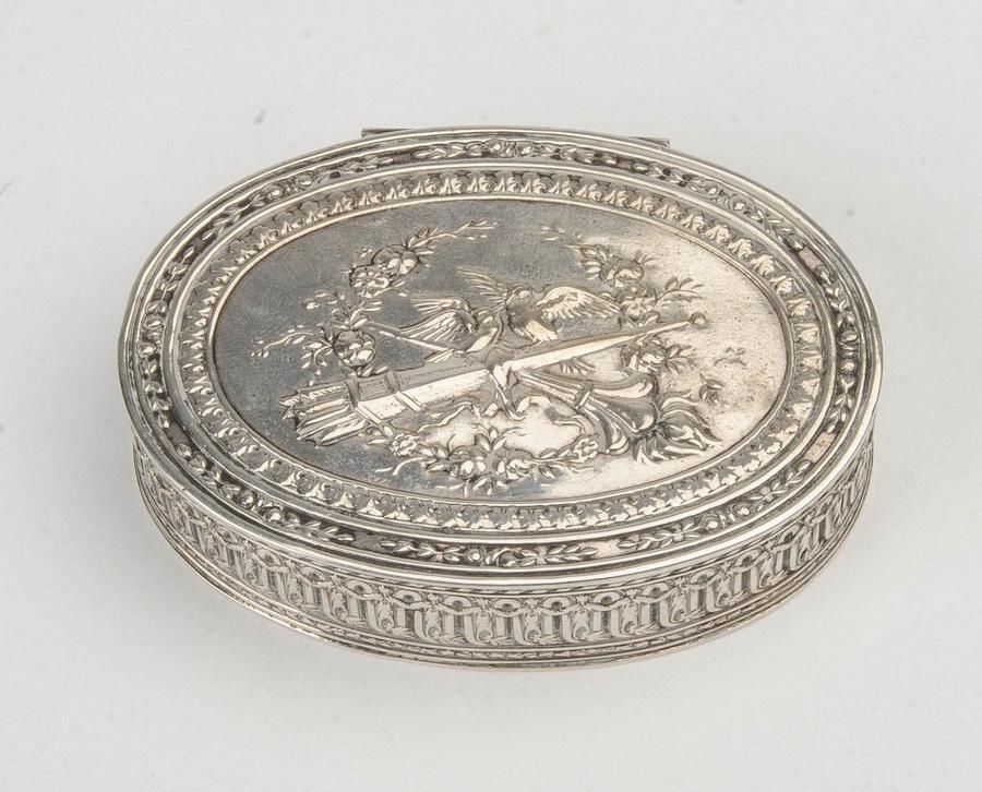 French Silver Oval Snuff Box, 19th Century - Snuff - Recreations & Pursuits