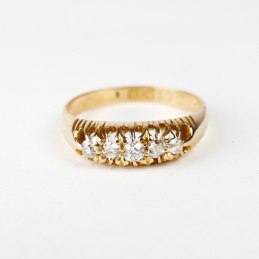 Graduating Diamond Bridge Ring in 18ct. Yellow Gold - Rings - Jewellery