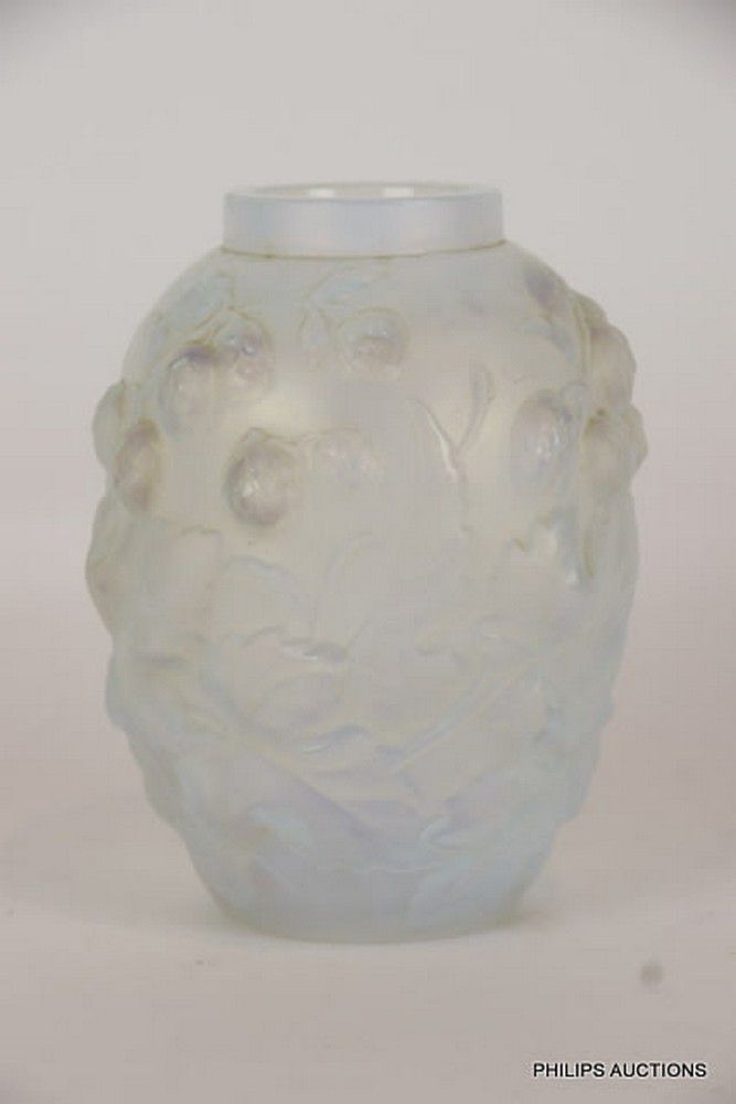 A French Art Deco Opalescent Glass Vase By Etling Edmond… French Glass