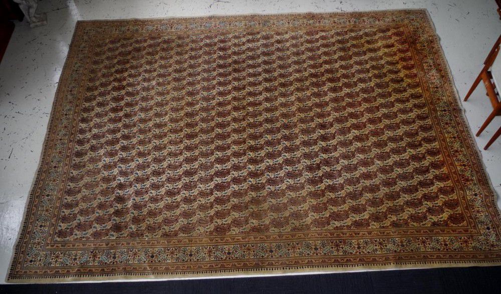 Large wool rug, with tan colour tones, 394 x 287 cm Rugs & Carpets