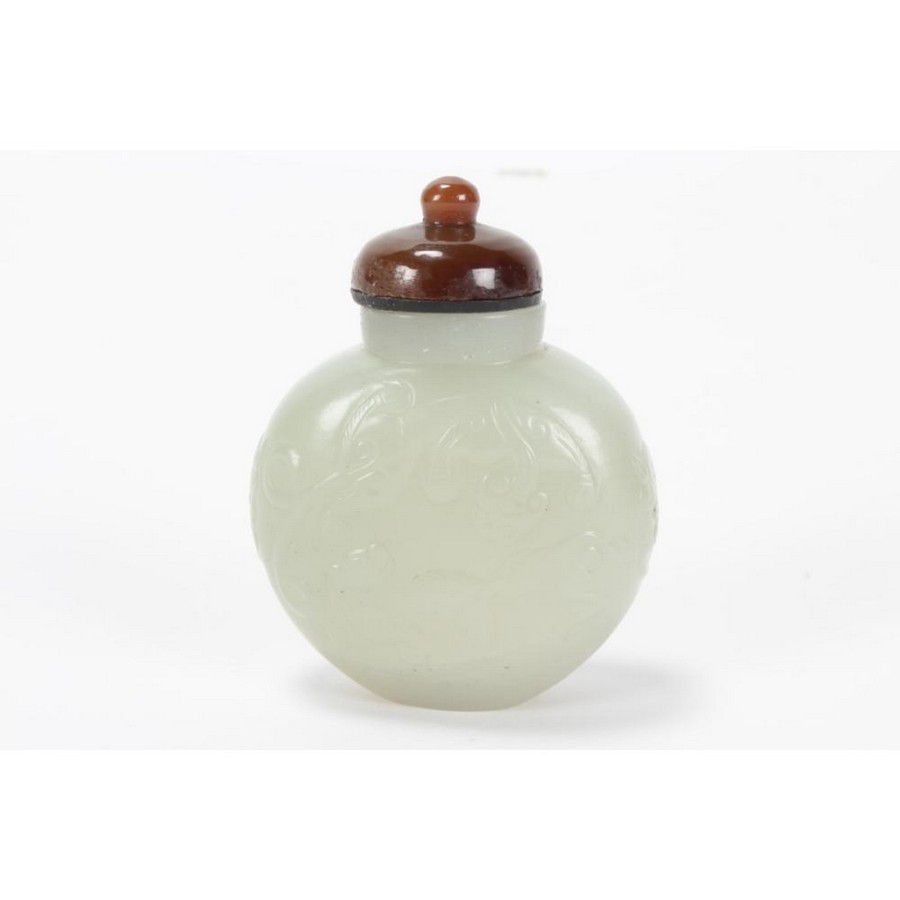 Facetted Jade Snuff Bottle with Shou and Quilong Motifs - Snuff Bottles ...