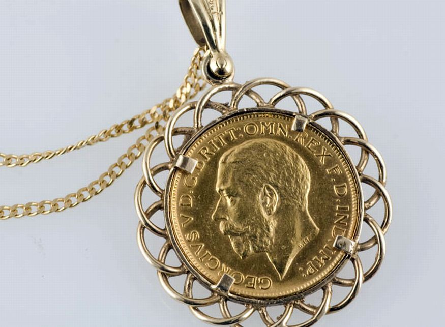 Geoiv Gold Sovereign Pendant On Ct Chain Pendants Lockets