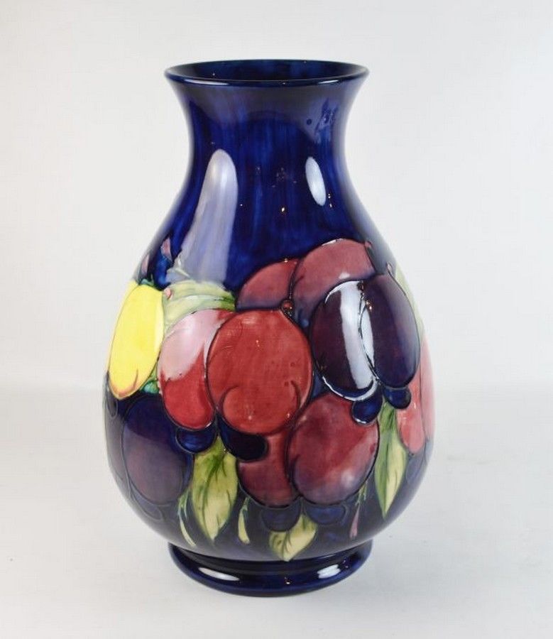 Large Moorcroft Wisteria Baluster Vase, 1947-1953 - Moorcroft - Ceramics