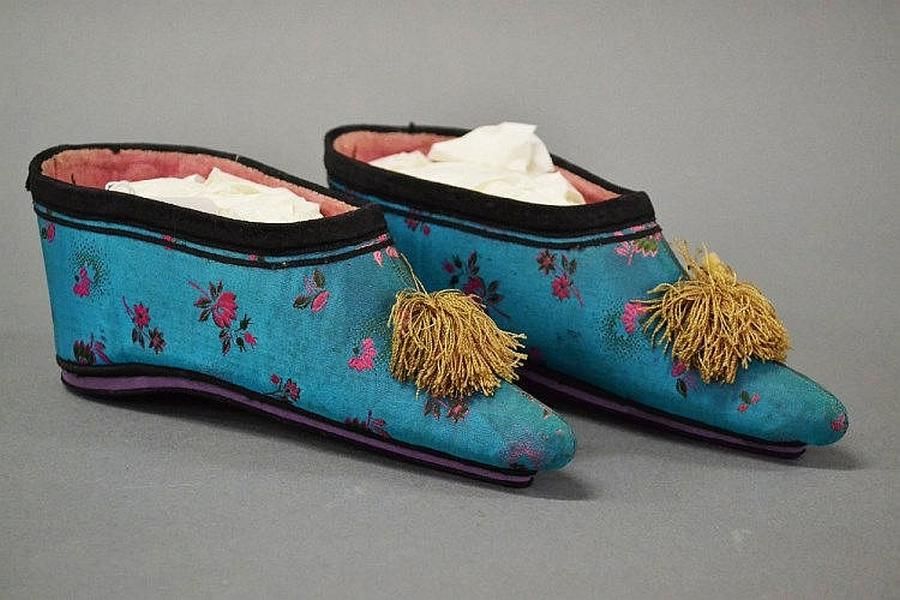 Pair of Chinese women's indoor shoes, late Qing Dynasty - Textiles ...