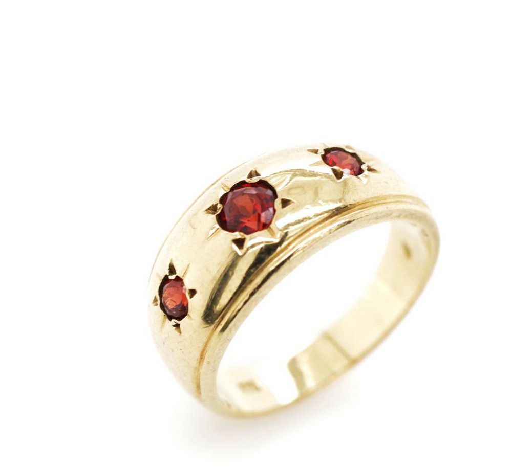 9ct Gold Garnet Ring - Size P - Rings - Jewellery