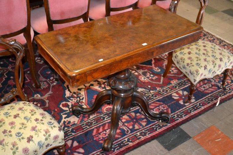 Quality Victorian burr walnut card table on cabriole leg base - Tables