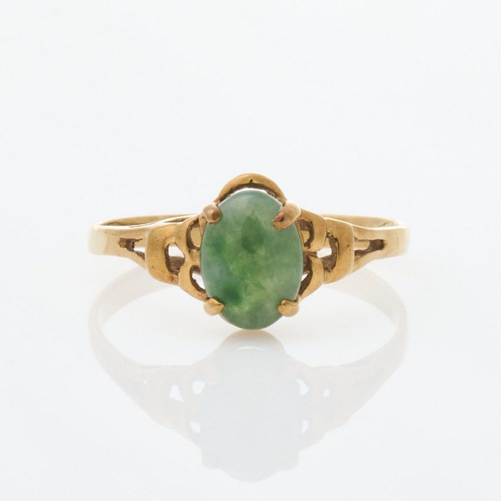 Vintage Jade Cabochon Ring in 18ct Yellow Gold - Rings - Jewellery