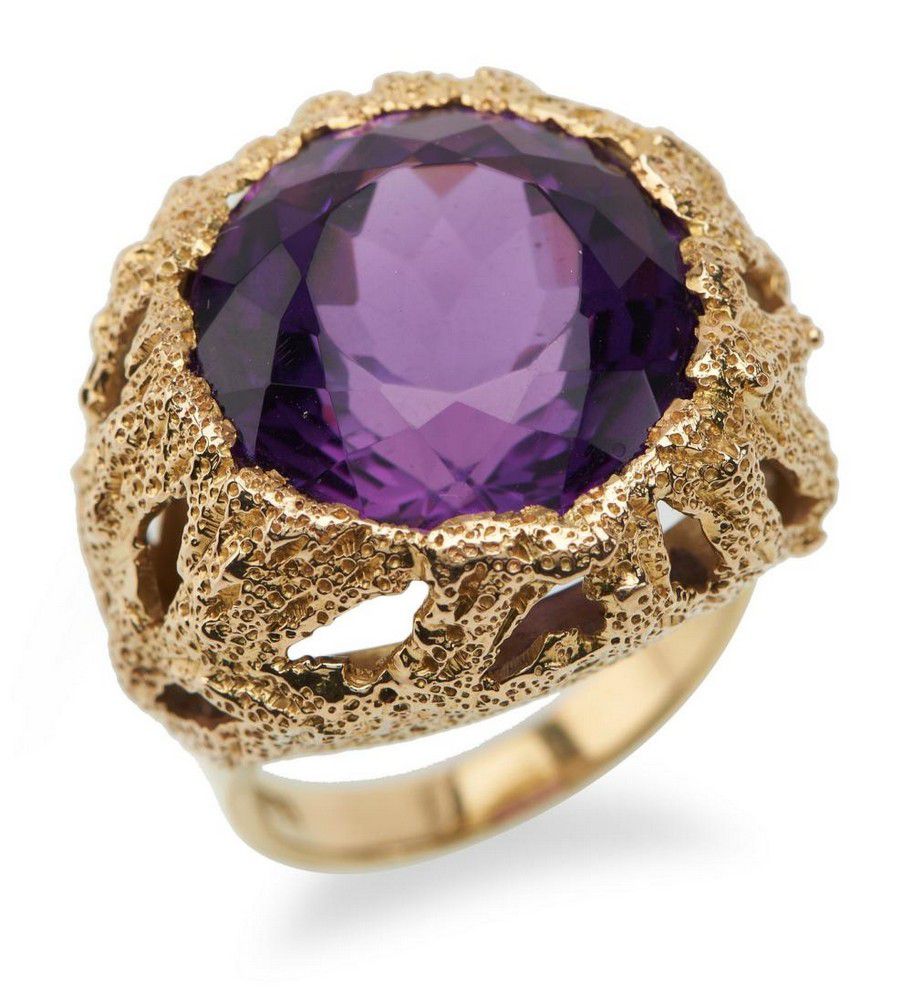 18ct Gold Amethyst Ring with Textured Surround - Rings - Jewellery