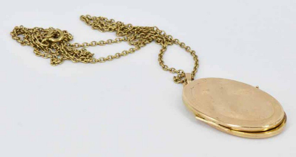 9ct Gold Oval Locket on Matching Chain - 8.2g - Necklace/Chain - Jewellery