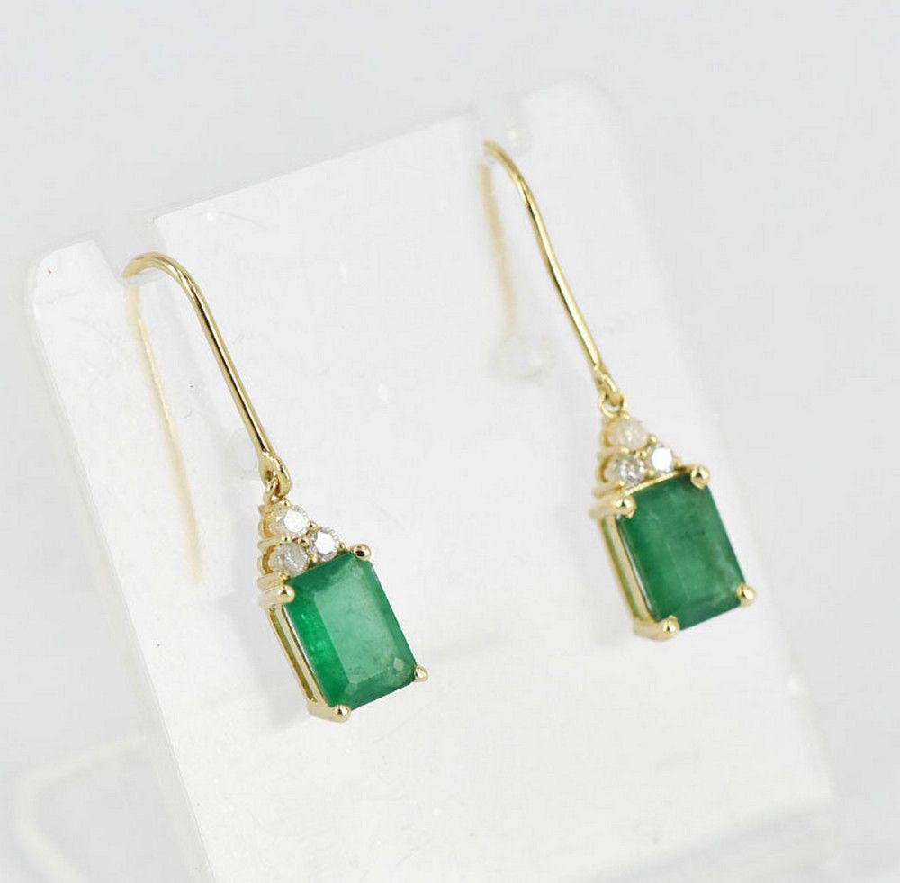 Aggregate 80+ emerald earrings australia super hot - esthdonghoadian