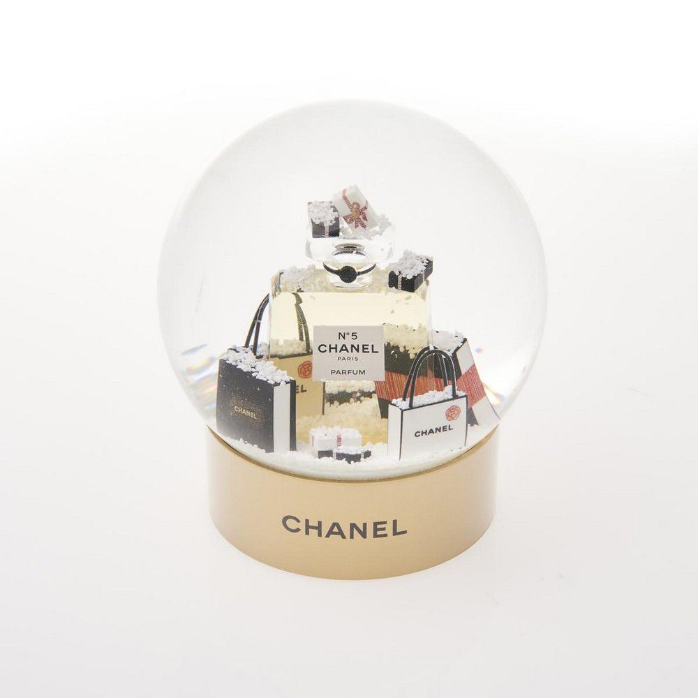 The Makeup Box: Chanel No 5 My Kinda Snow Globe!